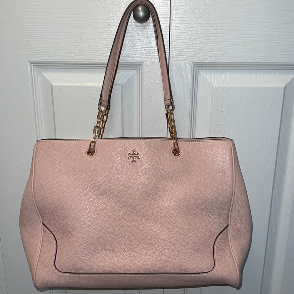 Tory Burch Carter Tote Light Pink. Slightly used.